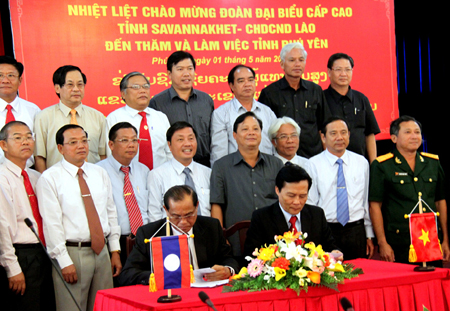 ຄະນະຜູ້ແທນຂັ້ນສູງແຂວງສະຫວັນນະເຂດ ຢ້ຽມຢາມ ແລະ ເຮັດວຽກຢູ່ແຂວງ Phu Yen